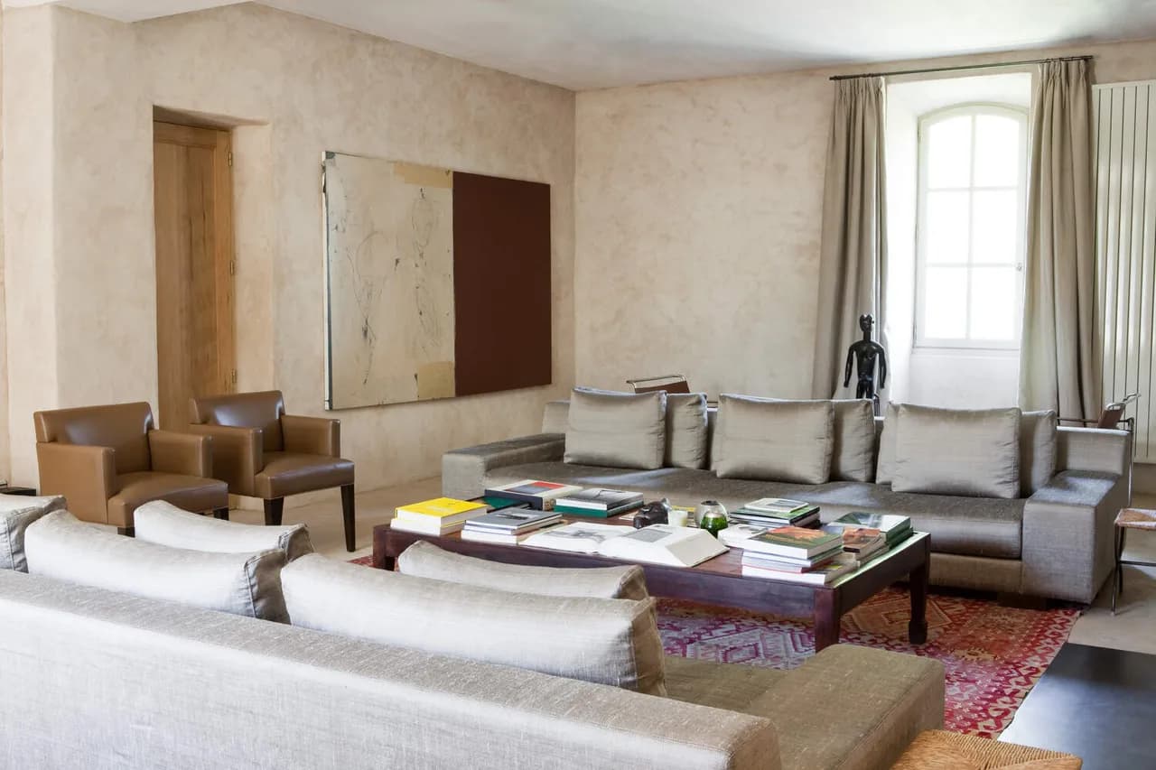 Fantastic Villa With Overflowing Mediterranean Plants photo 2