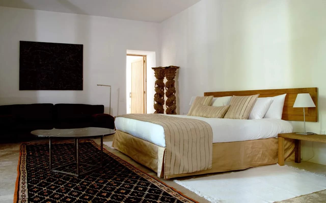 Fantastic Villa With Overflowing Mediterranean Plants photo 4