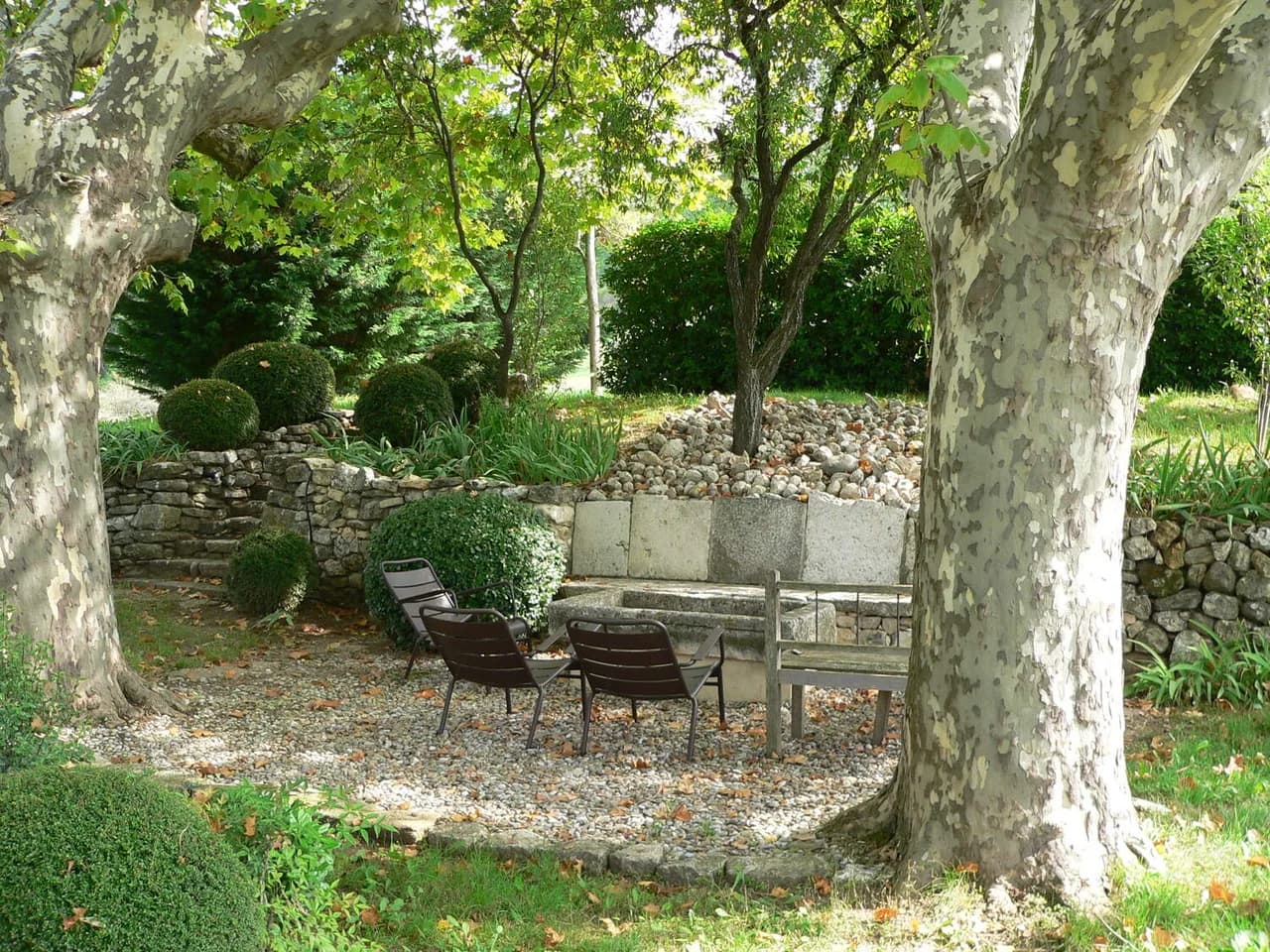 Fantastic Villa With Overflowing Mediterranean Plants photo 5