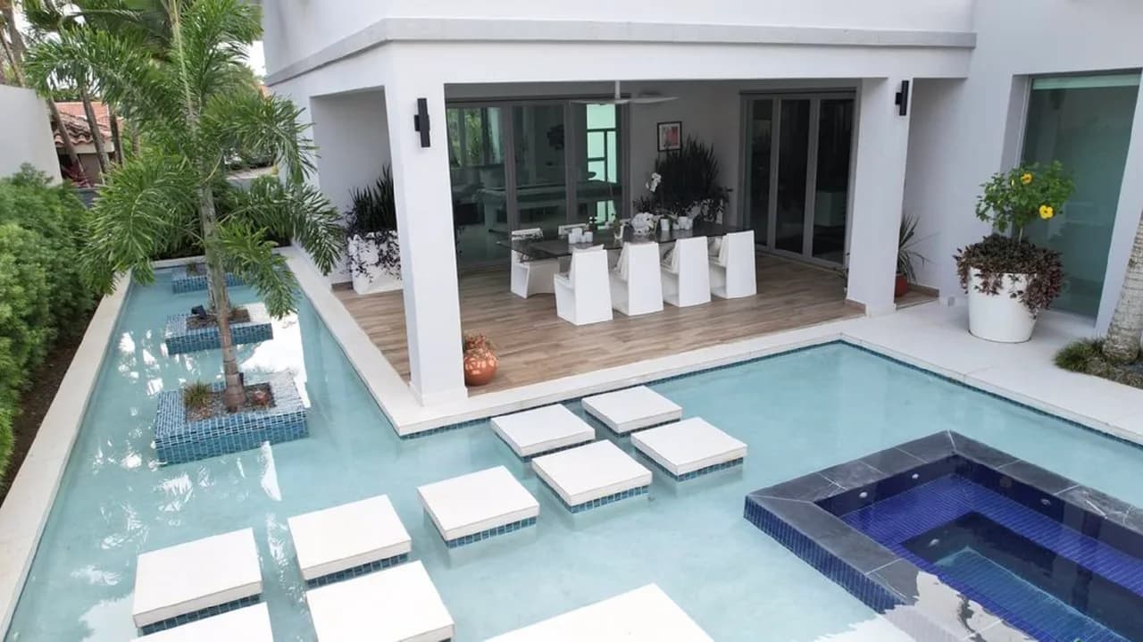 Breathtaking Luxury Villa with a Glamorous Pool