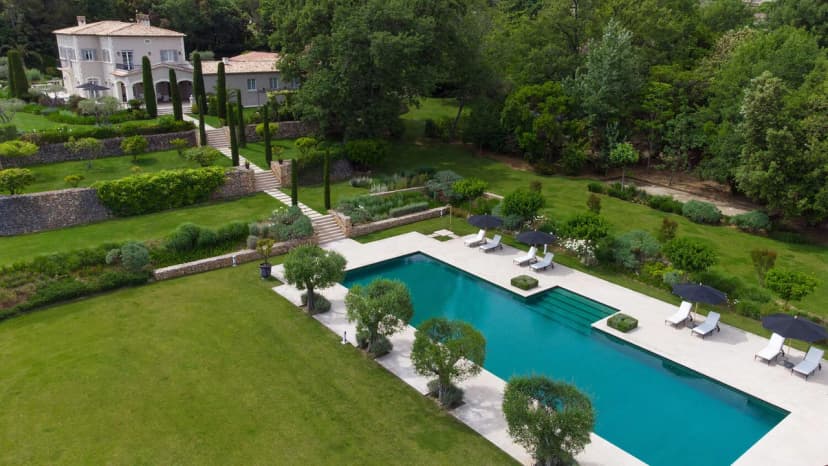 Stylish Villa With Tennis Court And Pool House