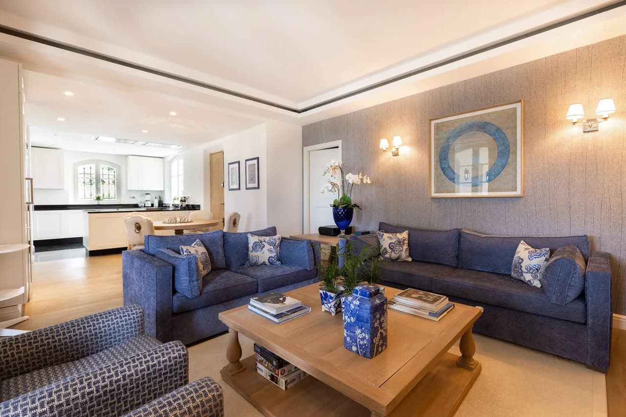 Stylish Villa With Tennis Court And Pool House photo 2
