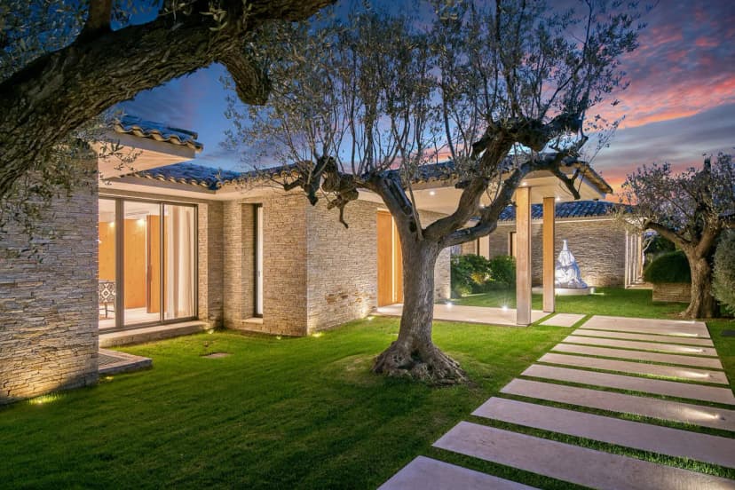 Stylish And Comfortable Villa With A Hammam And Pool