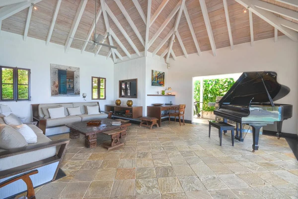 Nestled on a Hill Villa with Amazing Views and Grand Piano photo 3