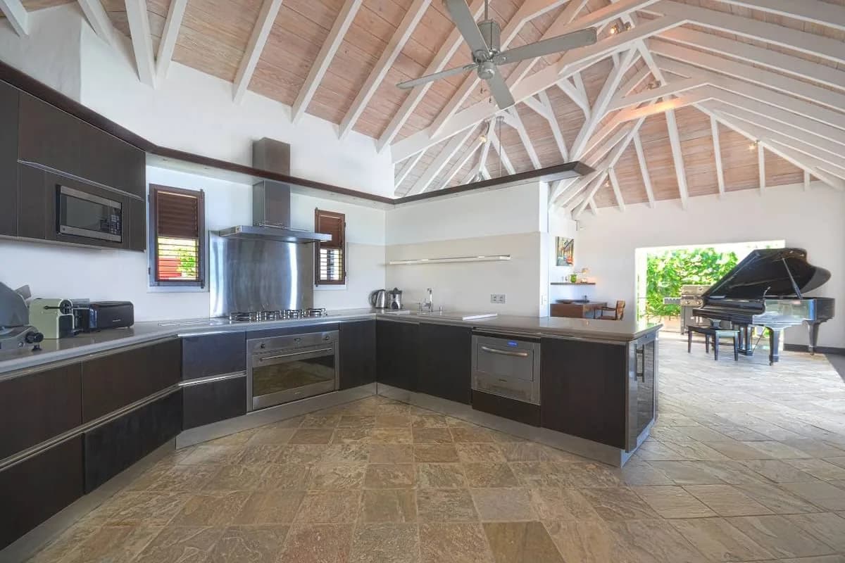 Nestled on a Hill Villa with Amazing Views and Grand Piano photo 4