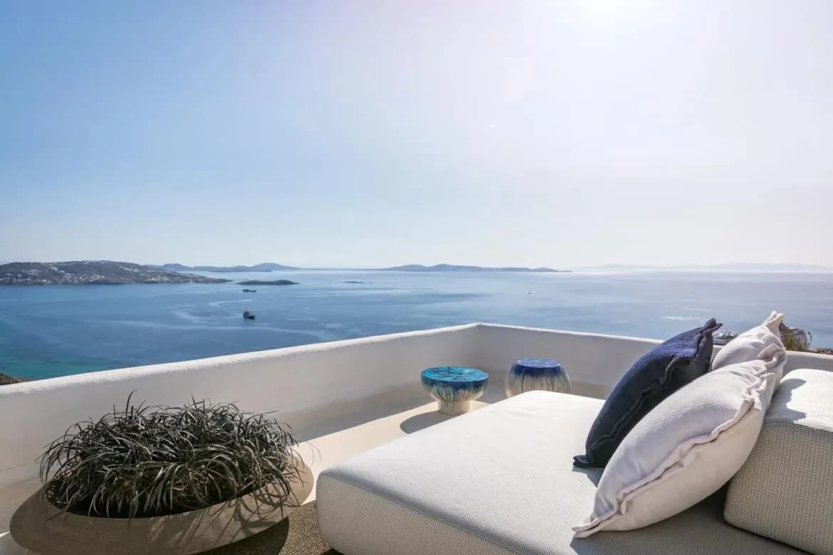Sunset Views Villa with Delightful Furniture photo 2
