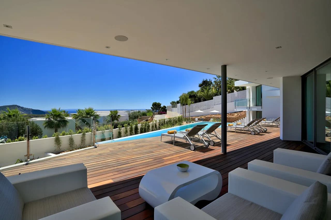 Modern Masterpiece with Vast Terracing and Designer Finishes photo 4