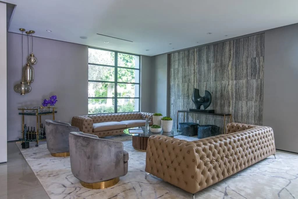 Exceptionally Engineered Estate Villa with Pool photo 2
