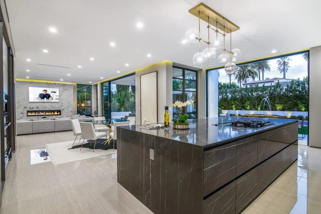 Exceptionally Engineered Estate Villa with Pool photo 3