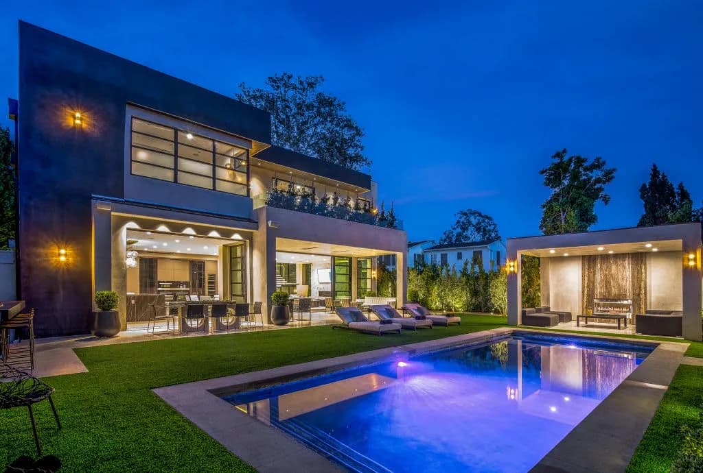 Exceptionally Engineered Estate Villa with Pool photo 5