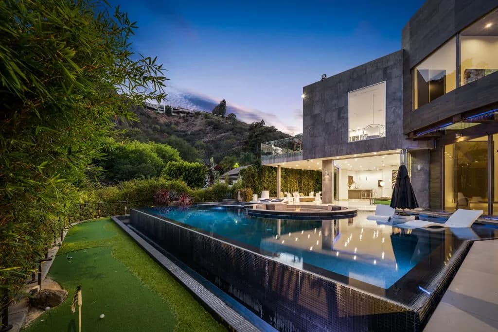 Lush Canyon Setting Villa with Cinema photo 5