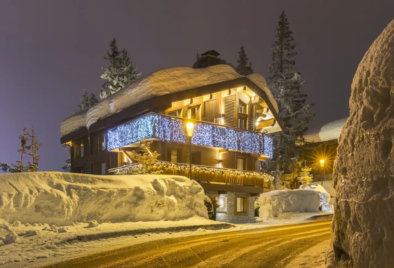 An Idyllic Retreat Nestled in the Famed Resort of Courchevel 1850 photo 2