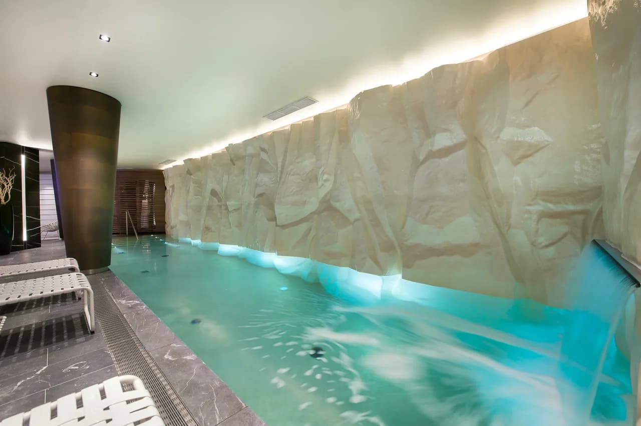 An Idyllic Retreat Nestled in the Famed Resort of Courchevel 1850 photo 3