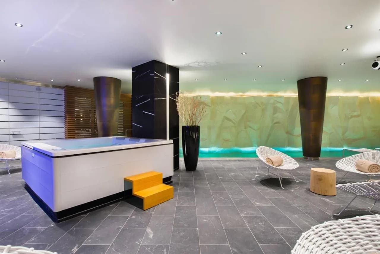 An Idyllic Retreat Nestled in the Famed Resort of Courchevel 1850 photo 5