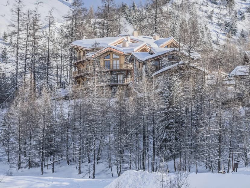 An impressive property in exclusive Le Cret with iconic Val-d'Isère views