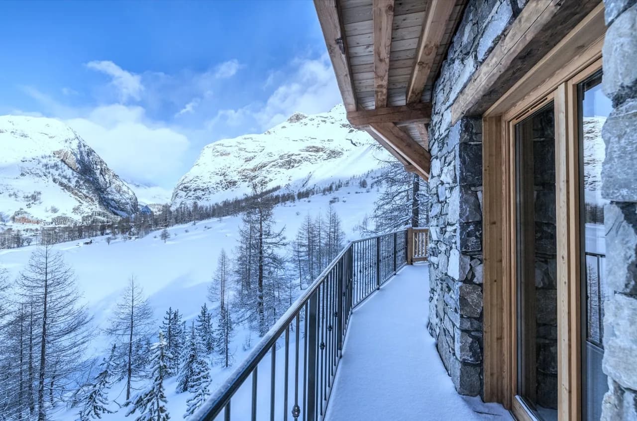 An impressive property in exclusive Le Cret with iconic Val-d'Isère views photo 2
