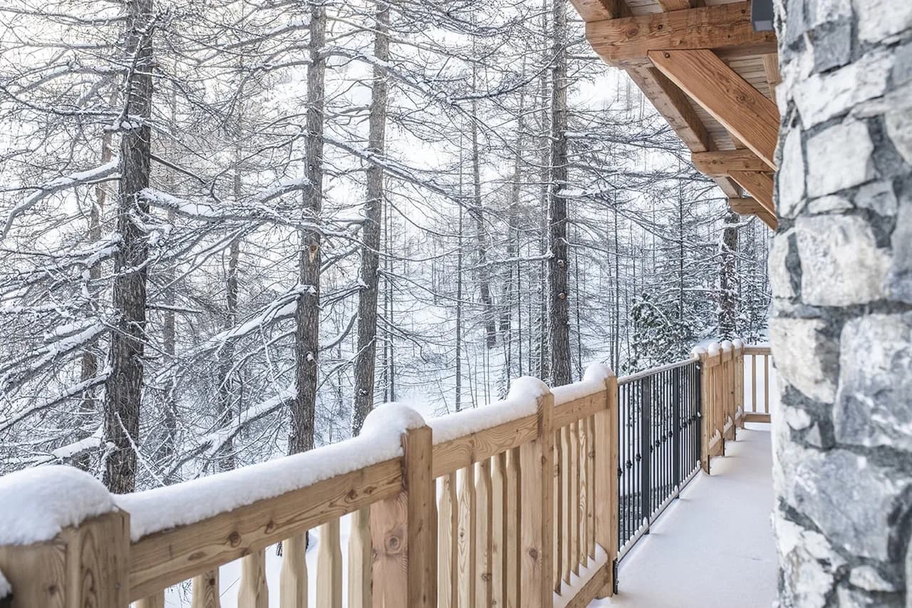 An impressive property in exclusive Le Cret with iconic Val-d'Isère views photo 4