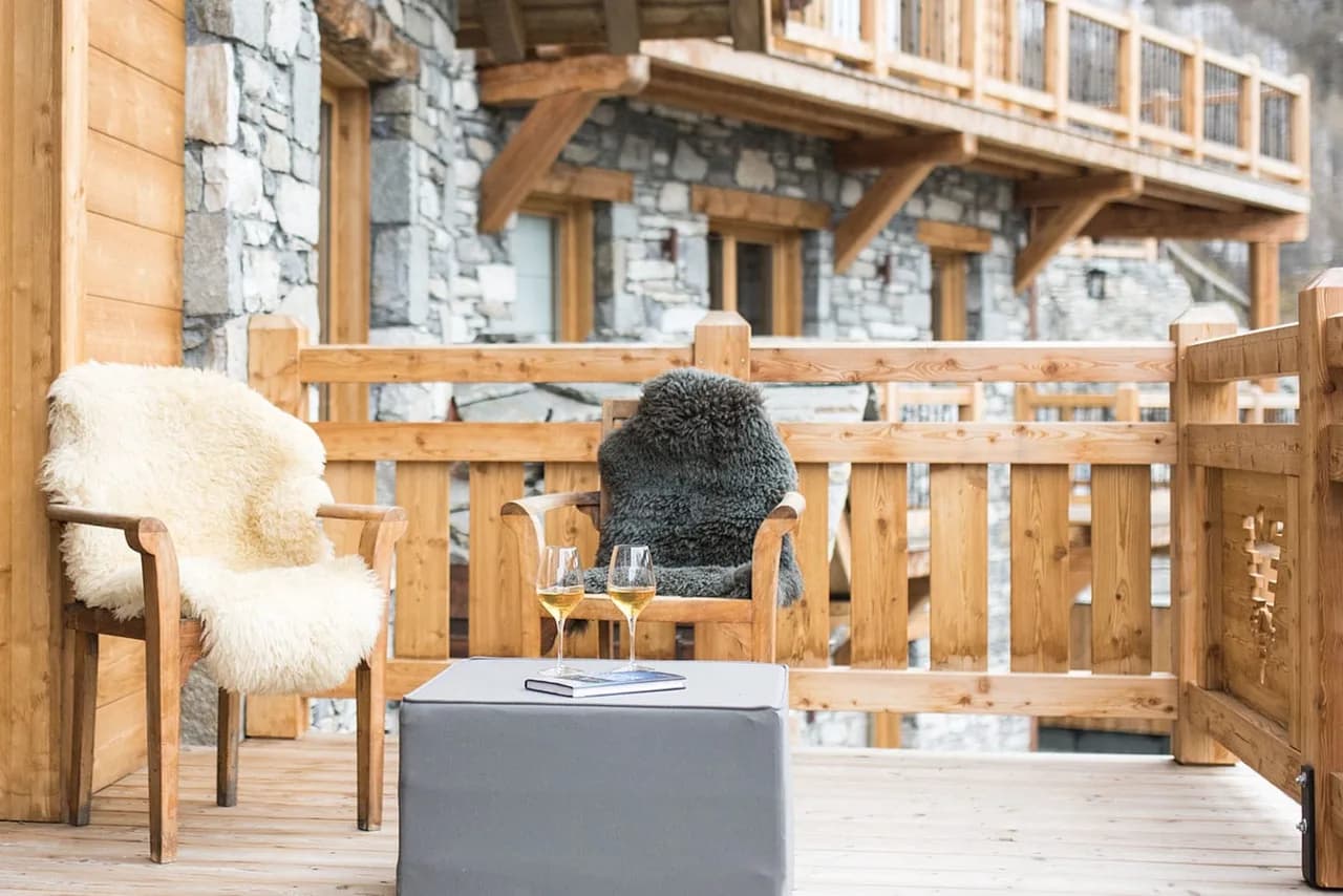 An impressive property in exclusive Le Cret with iconic Val-d'Isère views photo 5