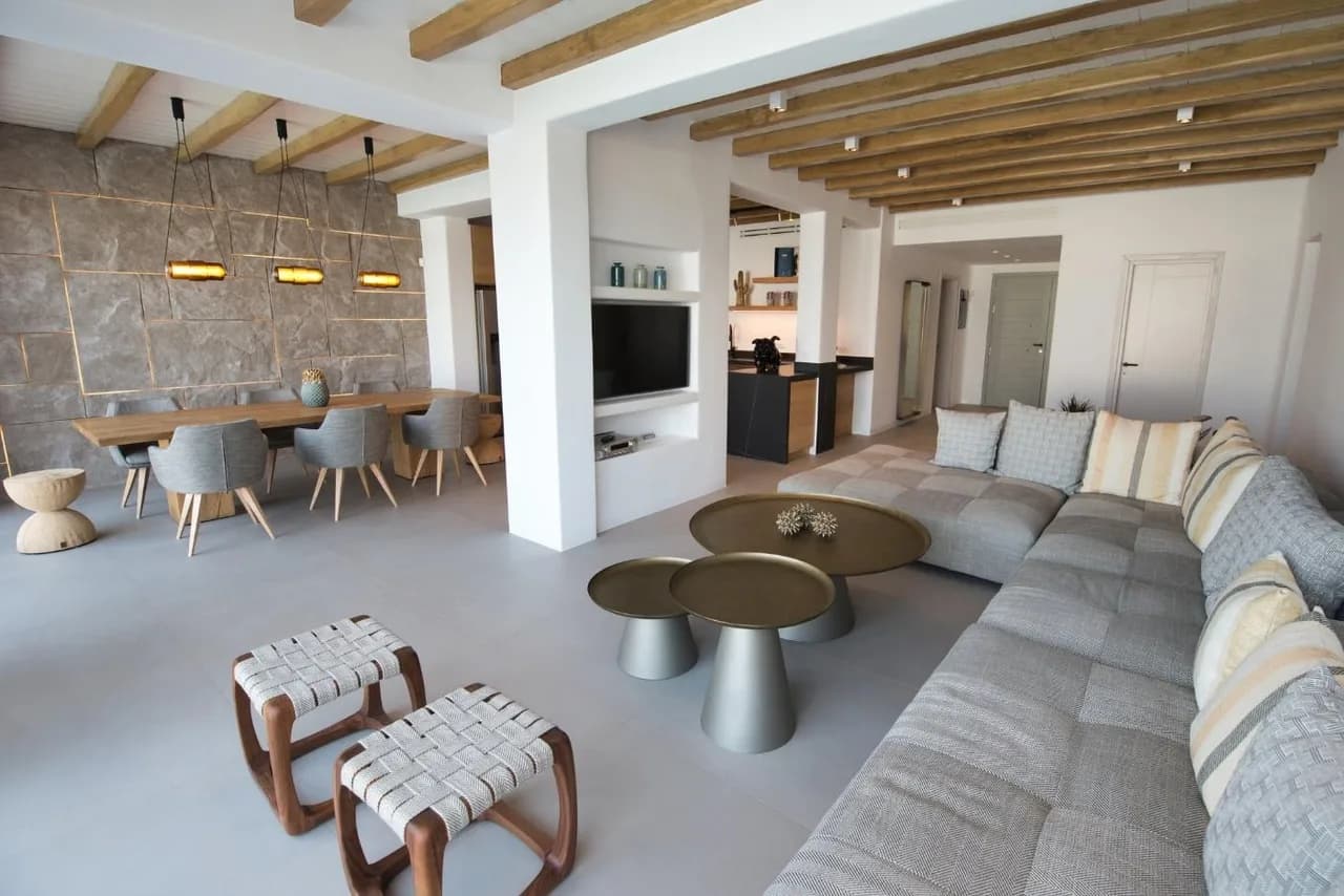 Spacious 13 Bedroom Villa with Aesthetic Furniture photo 2