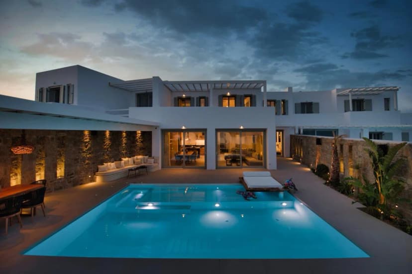 Grand 8 Bedroom Mansion Villa with Pool