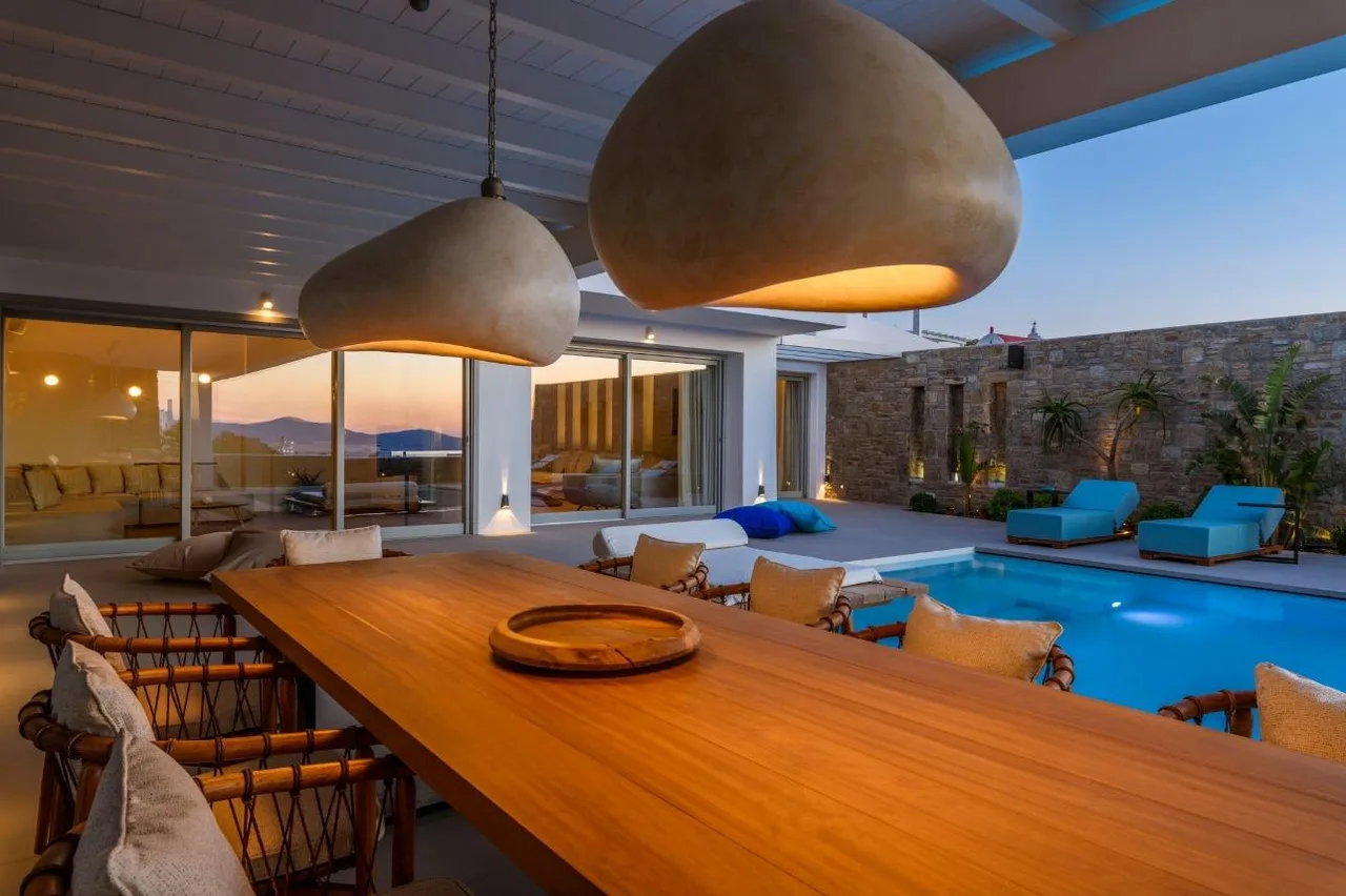 Grand 11 Bedroom Mansion Villa with Pool photo 2
