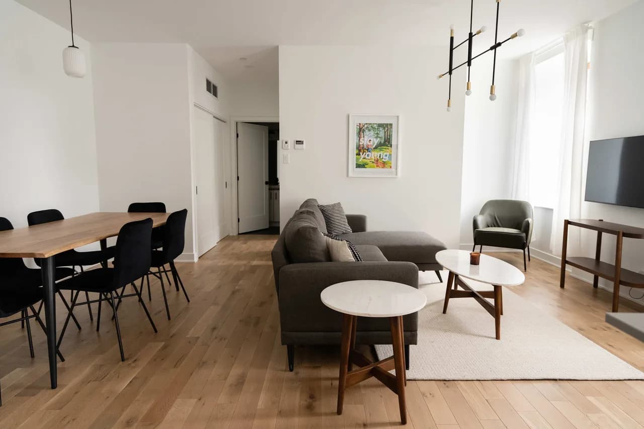 City View Two-Bedroom Apartment in Montreal photo 2