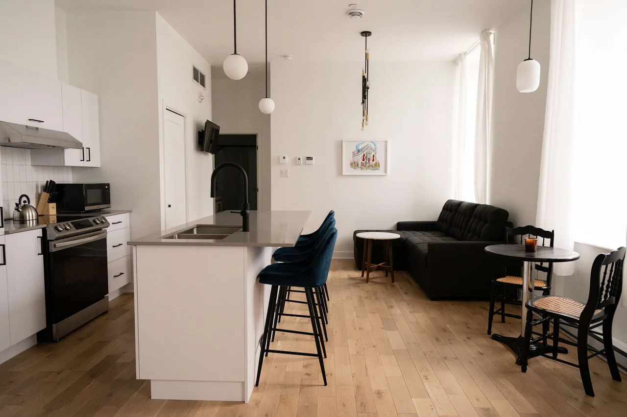 City View Two-Bedroom Apartment in Montreal photo 4