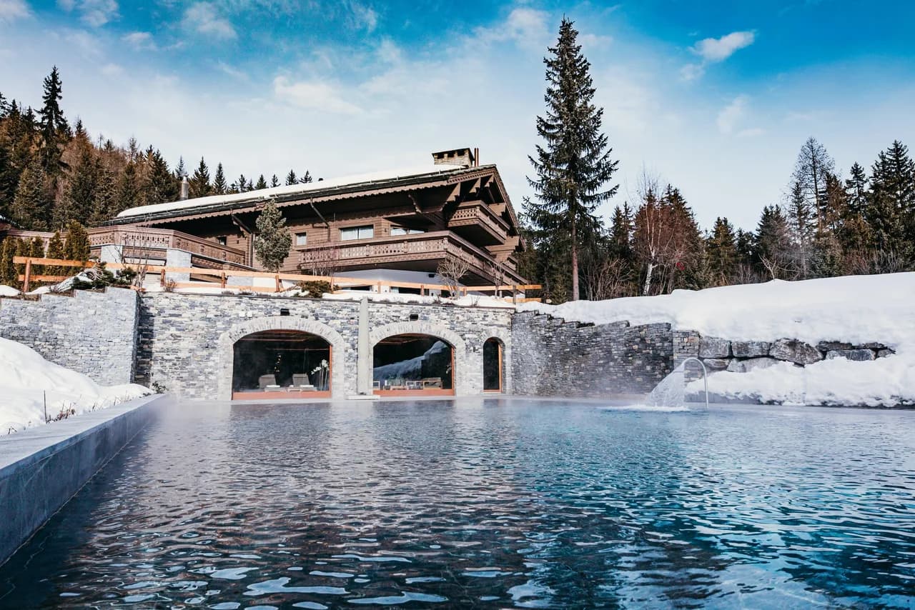 AN IDYLLIC, SOPHISTICATED ALPINE CHALET WITH OUTSTANDING SPA FACILITIES photo 2