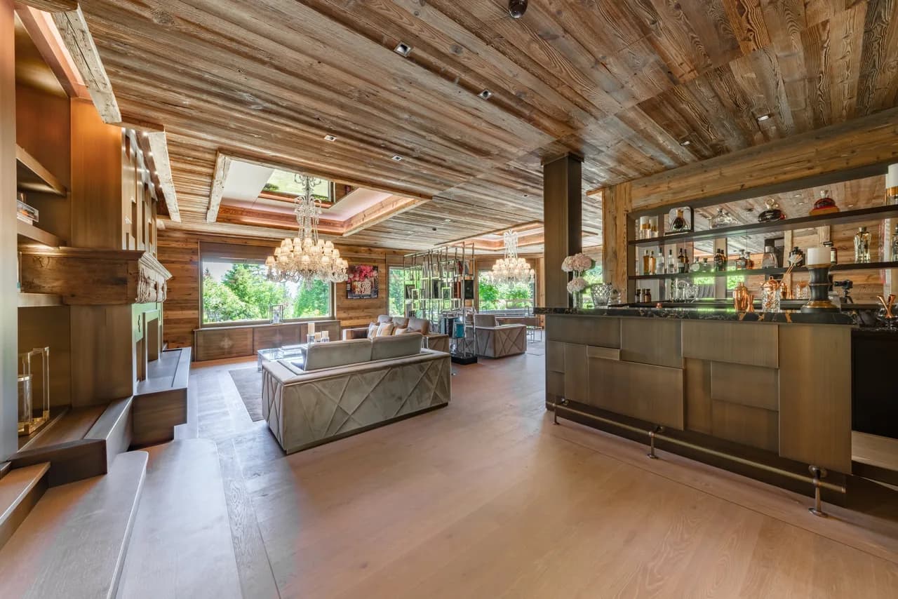 AN IDYLLIC, SOPHISTICATED ALPINE CHALET WITH OUTSTANDING SPA FACILITIES photo 3