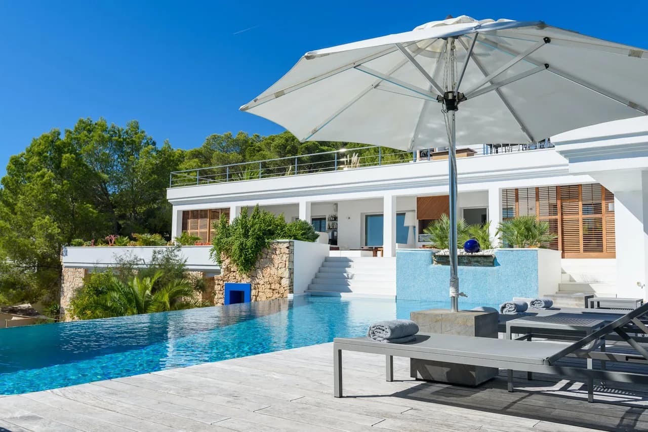 Elegant Home With Stunning Views, Within Walking Distance of the Blue Marlin Beach Club photo 2