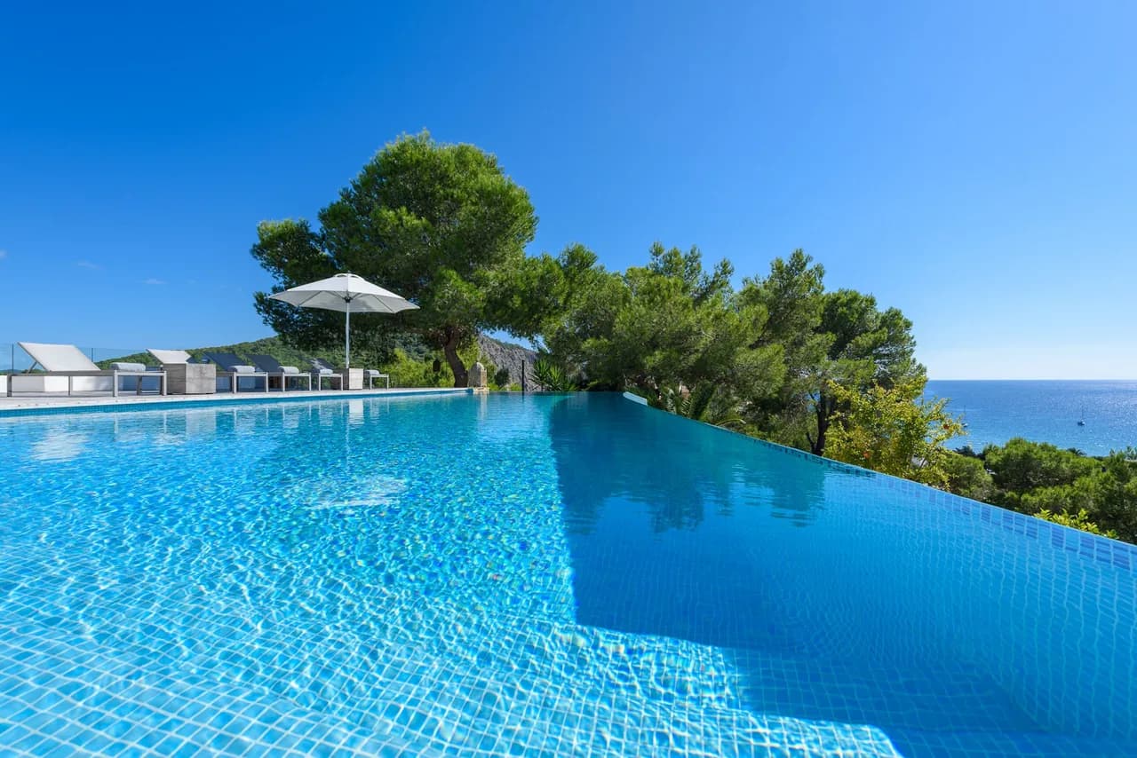Elegant Home With Stunning Views, Within Walking Distance of the Blue Marlin Beach Club photo 3