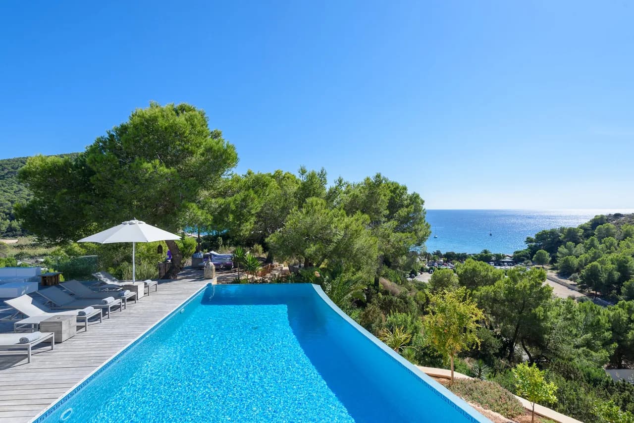 Elegant Home With Stunning Views, Within Walking Distance of the Blue Marlin Beach Club photo 4