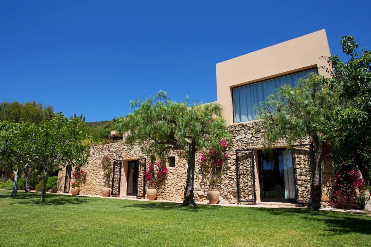 Luxury villa in beautifully landscaped gardens close to Ibiza Town