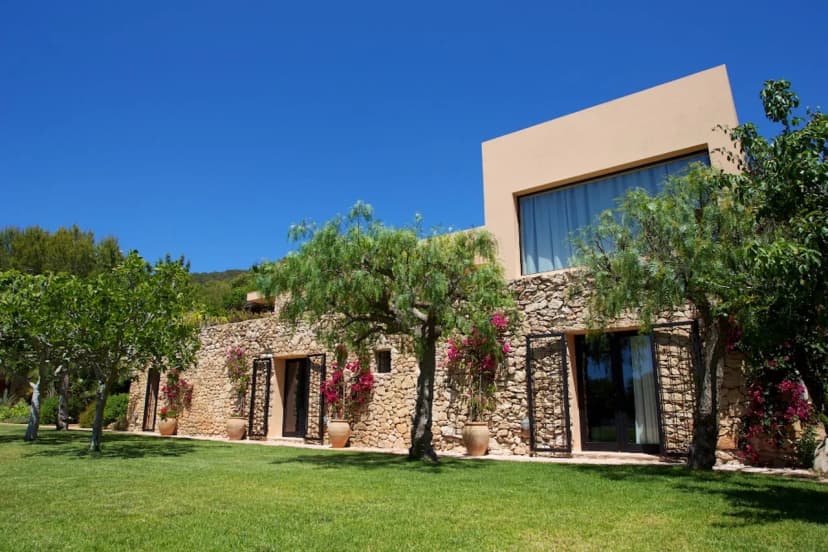 Luxury villa in beautifully landscaped gardens close to Ibiza Town