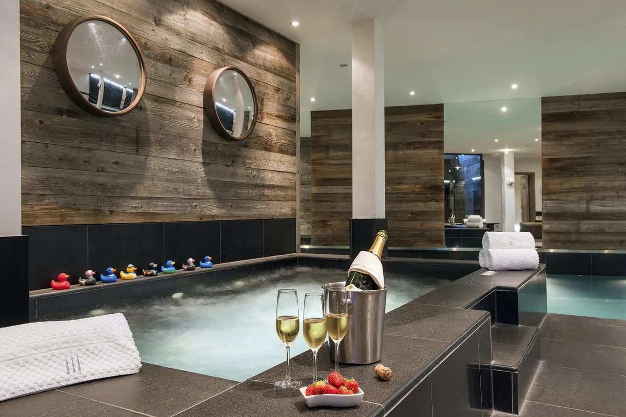 A DREAMY CHALET RETREAT PERCHED ON THE MOUNTAINSIDE ABOVE VERBIER photo 4