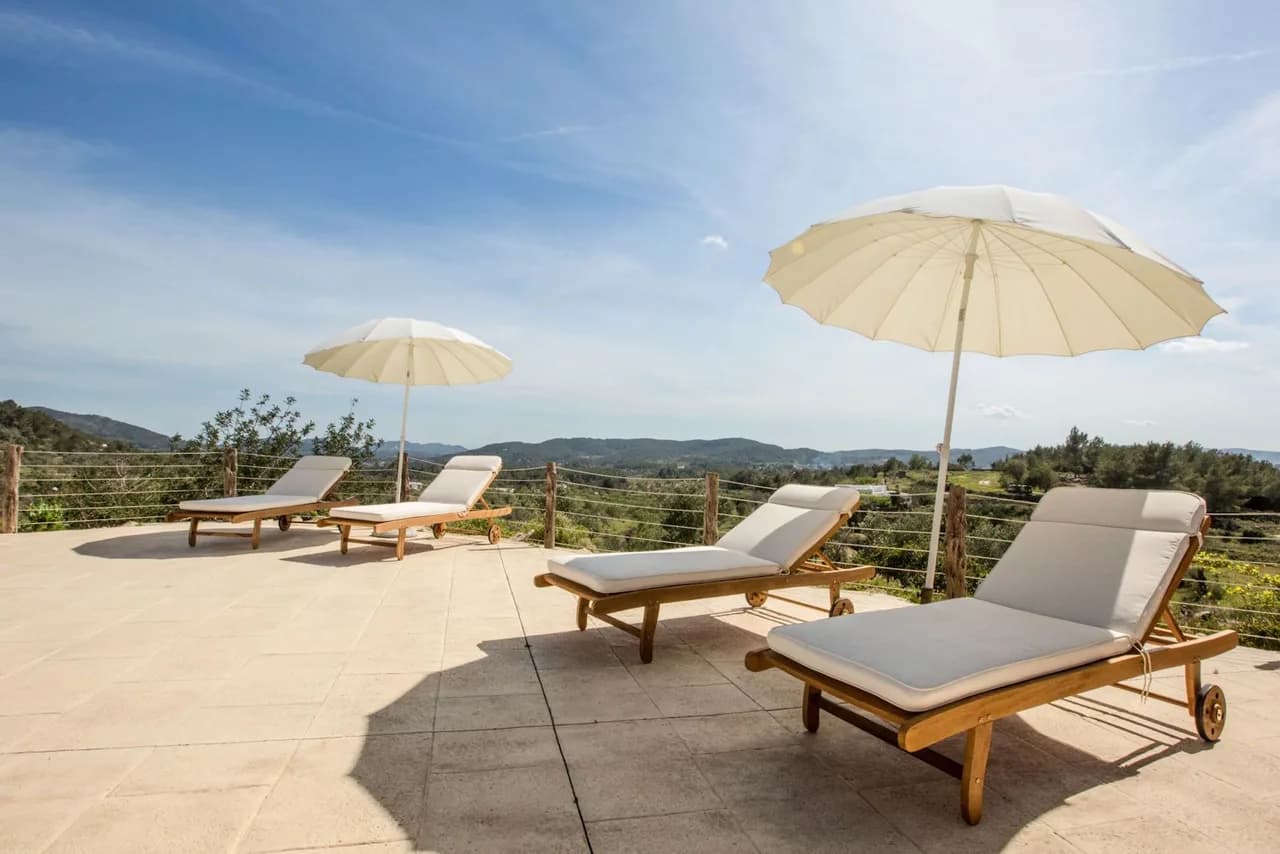 SITUATED ON A HILLSIDE JUST OUTSIDE THE VILLAGE OF SAN JUAN WITH SUNSET VIEWS OF BENIRRAS BAY photo 4