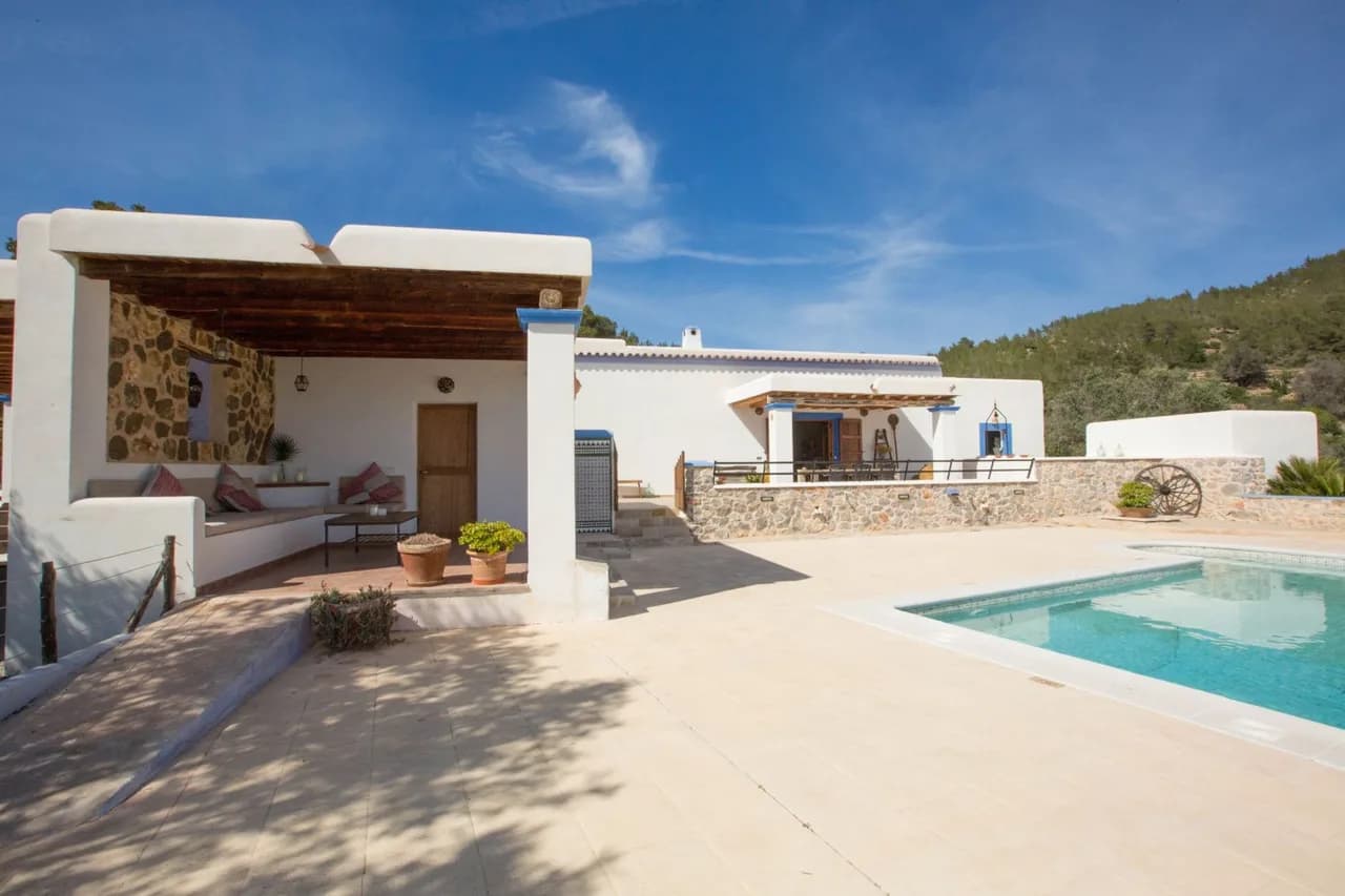 SITUATED ON A HILLSIDE JUST OUTSIDE THE VILLAGE OF SAN JUAN WITH SUNSET VIEWS OF BENIRRAS BAY photo 5