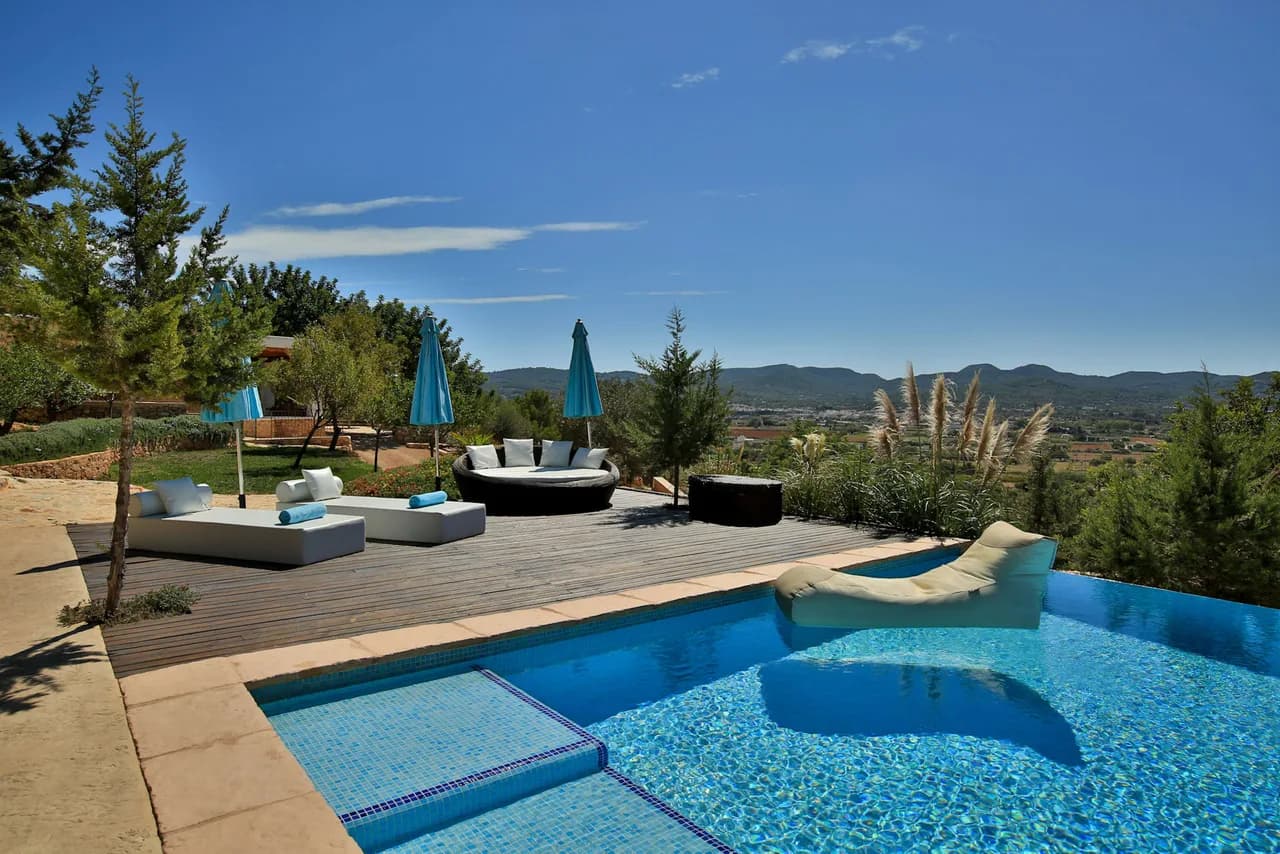Classically reformed Ibiza finca with sweeping views over San Antonio Bay photo 2