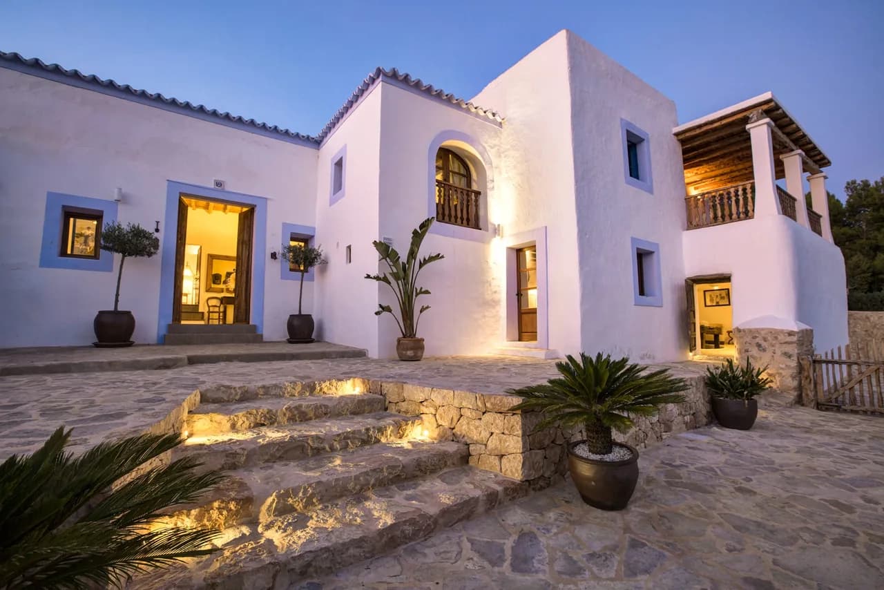 Classically reformed Ibiza finca with sweeping views over San Antonio Bay photo 3