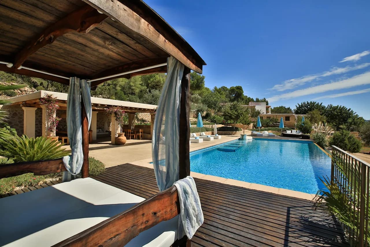 Classically reformed Ibiza finca with sweeping views over San Antonio Bay photo 4