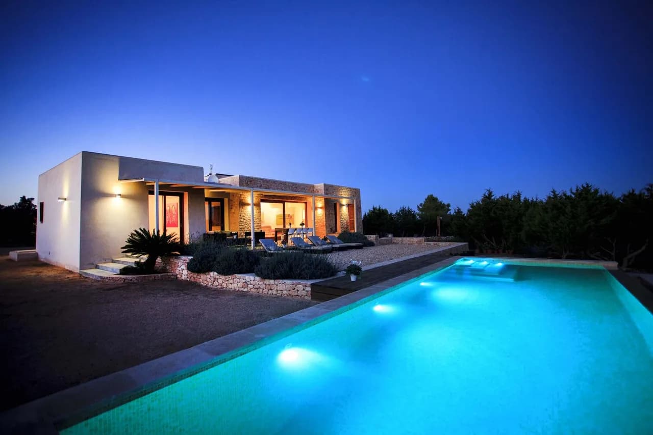Bright family-friendly 4-bedroom villa located in the heart of Formentera