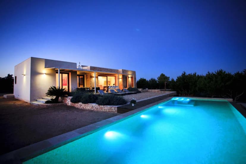 Bright family-friendly 4-bedroom villa located in the heart of Formentera