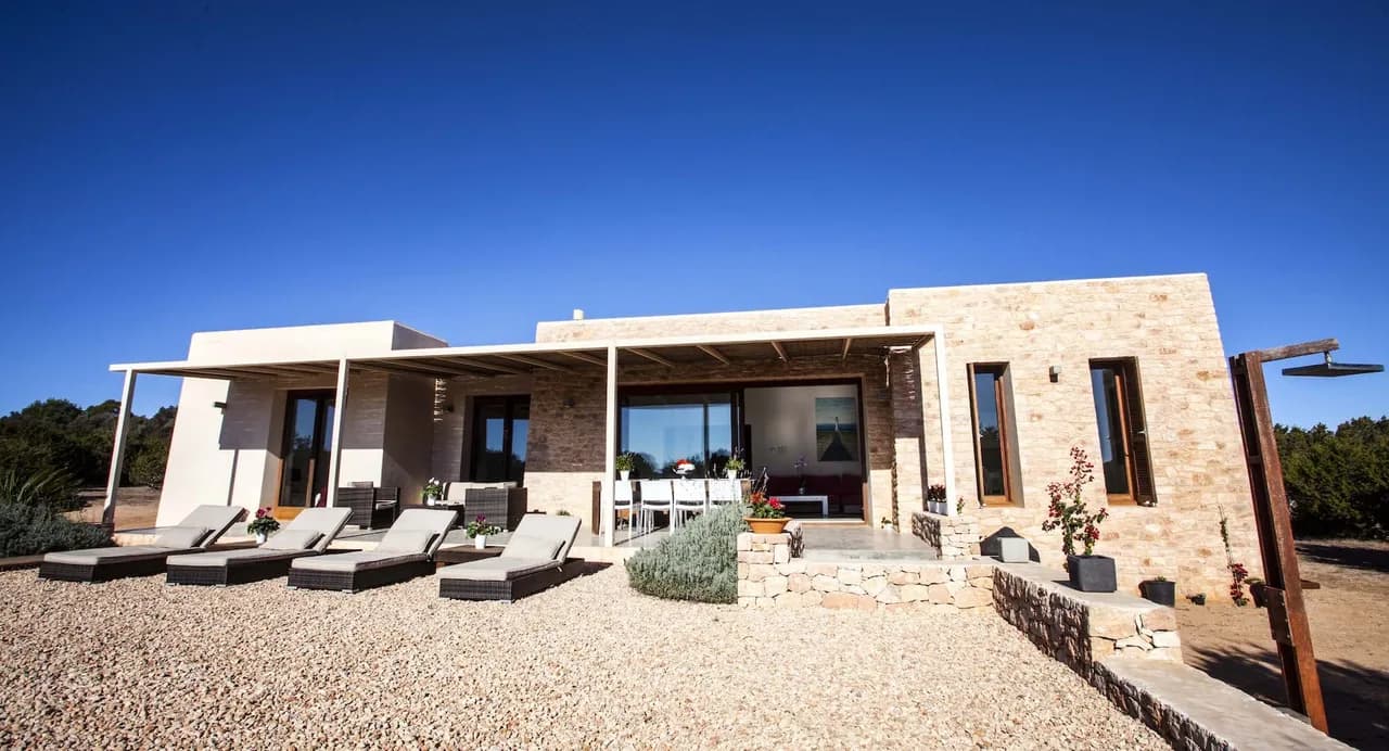 Bright family-friendly 4-bedroom villa located in the heart of Formentera photo 5