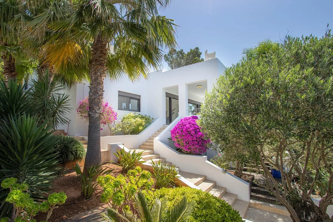 Beautiful newly built villa with great sea views in a much sought after area close to Talamanca photo 2