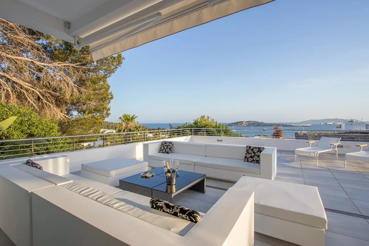 Beautiful newly built villa with great sea views in a much sought after area close to Talamanca photo 4