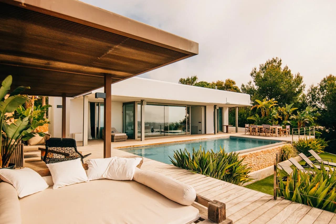 Idyllic Ibizan pad with gold-standard views