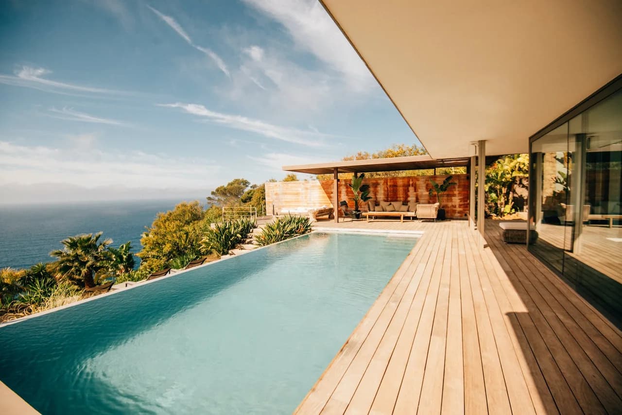 Idyllic Ibizan pad with gold-standard views photo 3