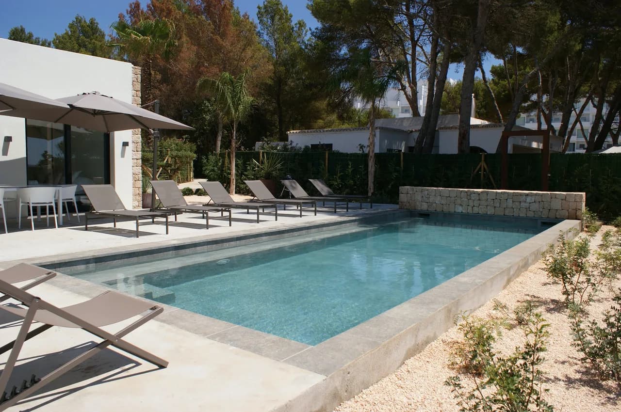 Frontline 4 bedroom property, with an outstanding sea view, perfectly located close by the beach photo 2