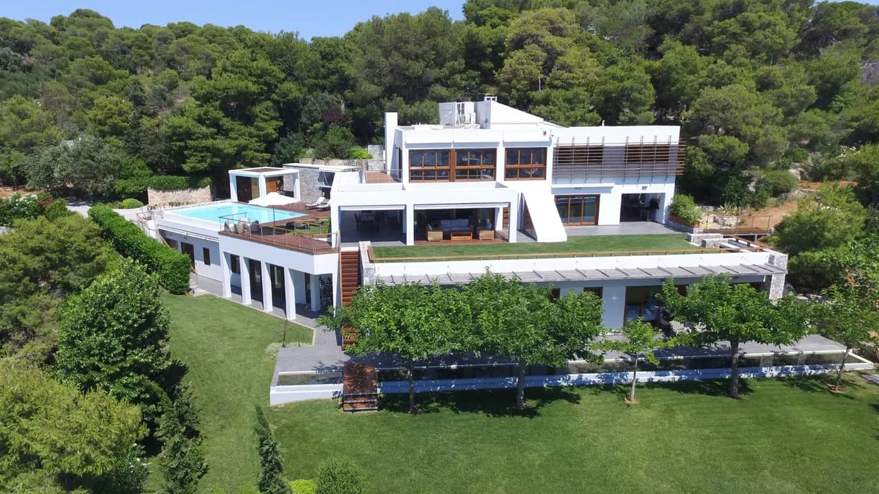 Elegant And Simplistic Villa With Top Notch Facilities