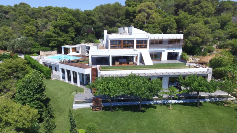 Elegant And Simplistic Villa With Top Notch Facilities